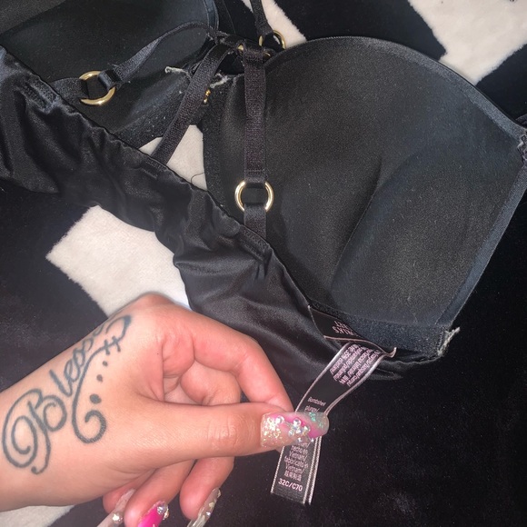 Victoria Secret Bras - Picture 5 of 7